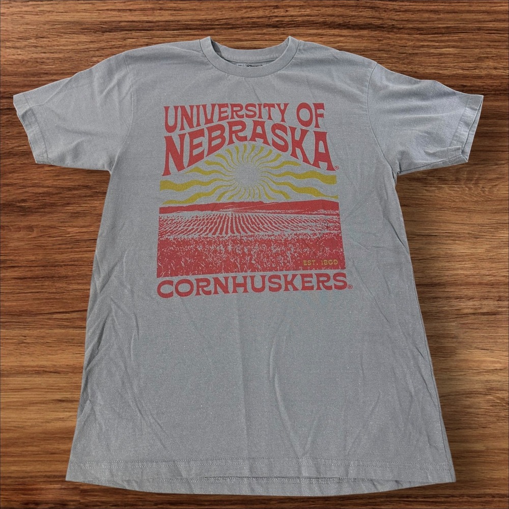 University‎ of Nebraska Cornhuskers T-Shirt Mens Gray Graphic Tee